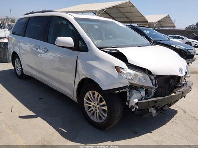 5TDYZ3DC3HS****** 2017 Toyota Sienna