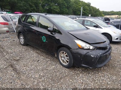 JTDZN3EU1FJ****** 2015 Toyota Prius V