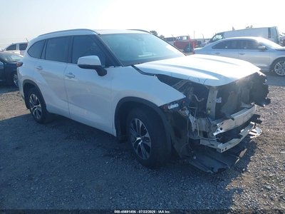 5TDKDRAH1RS****** 2024 Toyota Highlander