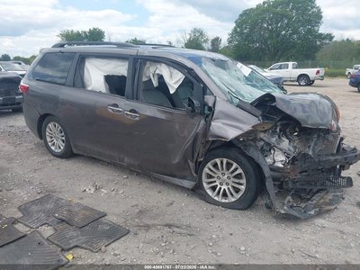 5TDYK3DC8FS****** 2015 Toyota Sienna