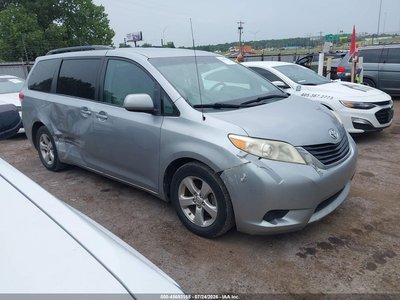 5TDKK3DCXES****** 2014 Toyota Sienna