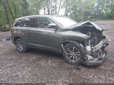 5TDKZRFH7HS****** 2017 Toyota Highlander