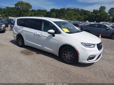 2C4RC1BG9PR****** 2023 Chrysler Pacifica