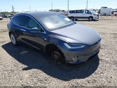 5YJXCDE29LF****** 2020 Tesla Model X