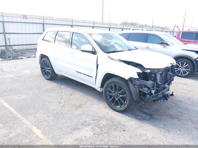 1C4RJEAG3JC****** 2018 Jeep Grand Cherokee