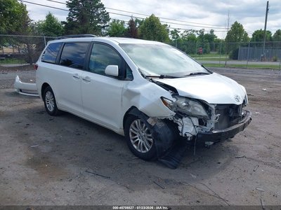 5TDYK3DC8GS****** 2016 Toyota Sienna