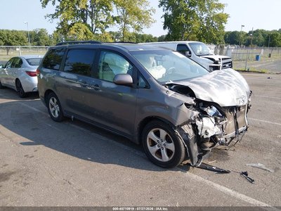 5TDKK3DC9BS****** 2011 Toyota Sienna