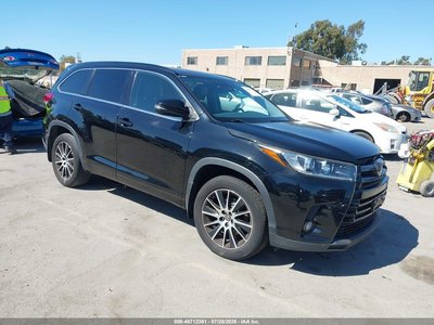 5TDJZRFH6HS****** 2017 Toyota Highlander