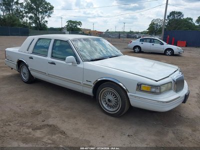 1LNLM82W2VY****** 1997 Lincoln Town Car