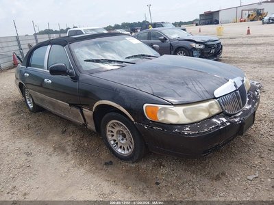 2001 Lincoln Town Car