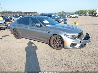 WBSJF0C5XJB****** 2018 BMW M5