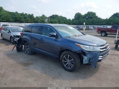 5TDJZRFH7HS****** 2017 Toyota Highlander