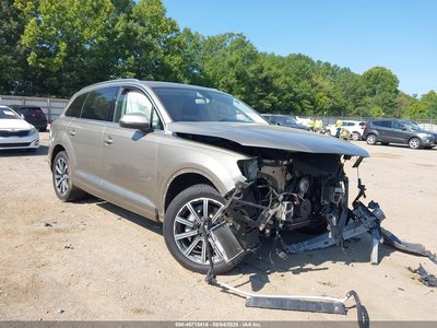 WA1LAAF76HD****** 2017 Audi Q7