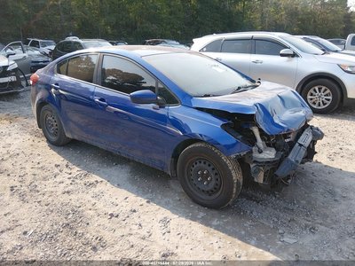 3KPFK4A77HE****** 2017 Kia Forte