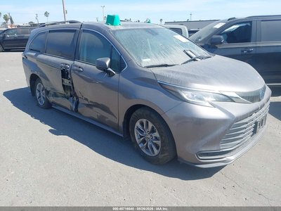 2022 Toyota Sienna Hybrid