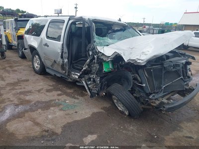 1GNUKHE30AR****** 2010 Chevrolet Suburban 1500