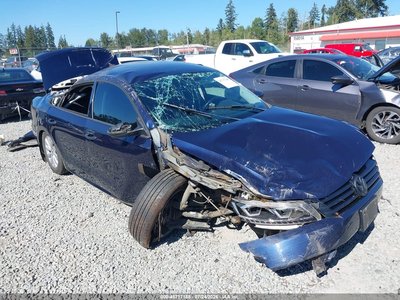 1VWAT7A36FC****** 2015 Volkswagen Passat