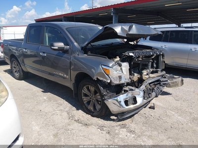 1N6AA1E62JN****** 2018 Nissan Titan
