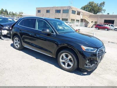 WA1AAAFY3M2****** 2021 Audi Q5