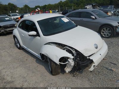 3VWFD7AT9JM****** 2018 Volkswagen Beetle