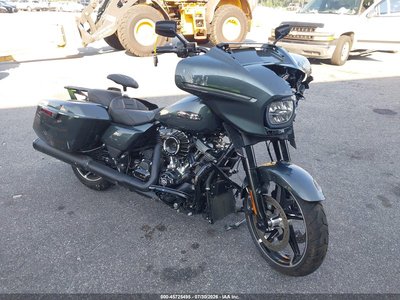 2025 Harley-Davidson FLHX