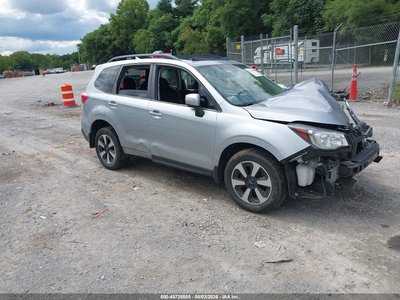 JF2SJAGC0JH****** 2018 Subaru Forester