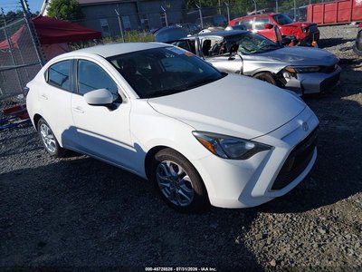3MYDLBYV9HY****** 2017 Toyota Yaris