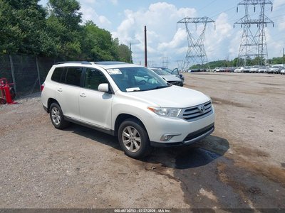 5TDBK3EH9DS****** 2013 Toyota Highlander