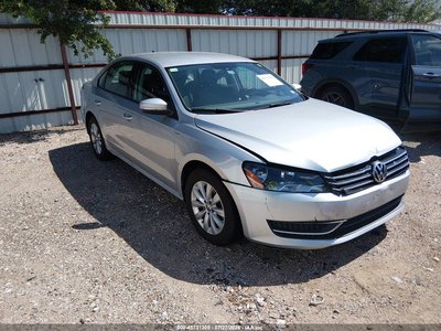 1VWAS7A36FC****** 2015 Volkswagen Passat