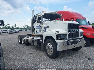 1M1PN4GYXRM****** 2024 Mack Pinnacle