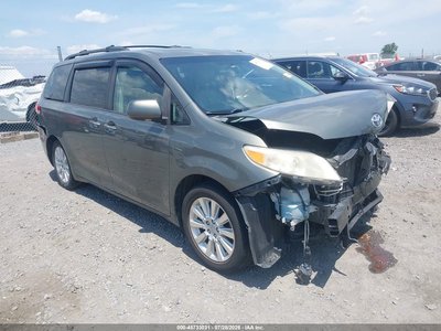 5TDYK3DC9BS****** 2011 Toyota Sienna