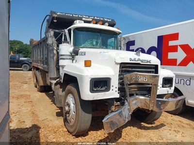 1M2P267C9YM****** 2000 Mack 600