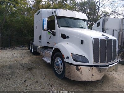 1XPBDP9XXFD****** 2015 Peterbilt 579
