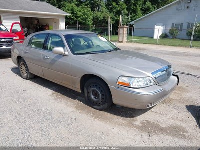 1LNHM81W33Y****** 2003 Lincoln Town Car