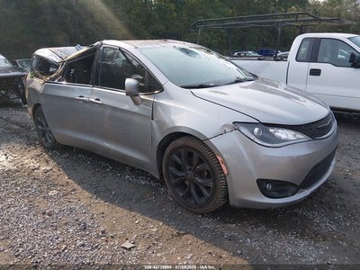 2C4RC1FG2JR****** 2018 Chrysler Pacifica