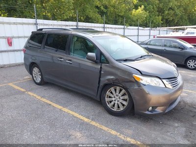 5TDDZ3DC1HS****** 2017 Toyota Sienna