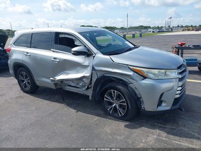 5TDZARFH8HS****** 2017 Toyota Highlander