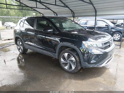 3VVUX7B2XRM****** 2024 Volkswagen Taos