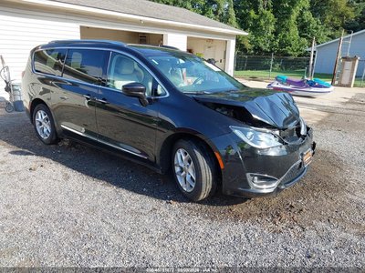 2C4RC1BG2JR****** 2018 Chrysler Pacifica