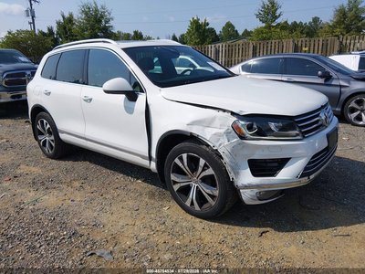 WVGRF7BP6HD****** 2017 Volkswagen Touareg