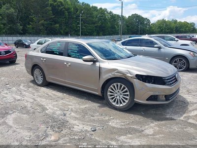 1VWBS7A35GC****** 2016 Volkswagen Passat
