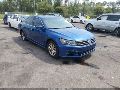 1VWAT7A3XHC****** 2017 Volkswagen Passat
