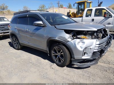 5TDBZRFH2KS****** 2019 Toyota Highlander