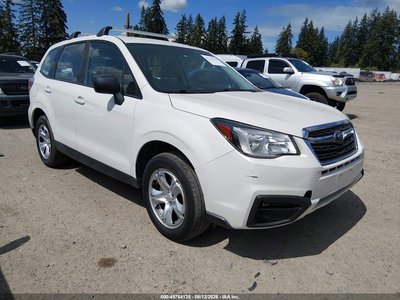 JF2SJAAC1JG****** 2018 Subaru Forester