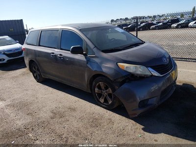 5TDZK3DC9GS****** 2016 Toyota Sienna