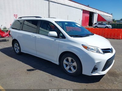 5TDKZ3DC0JS****** Salvage and Wrecked 2018 Toyota Sienna in Portland