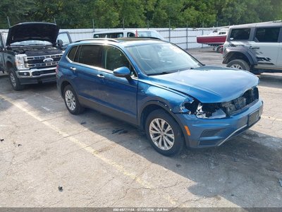 3VV2B7AXXKM****** 2019 Volkswagen Tiguan