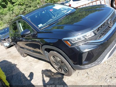 3VVUX7B23RM****** 2024 Volkswagen Taos