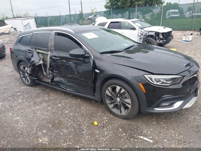 W04GV8SXXJ1****** 2018 Buick Regal