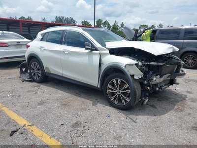 SJKCH5CR4HA****** 2017 Infiniti QX30